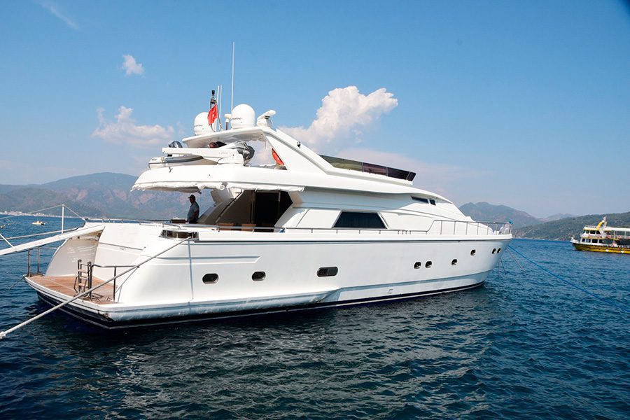 Alanya Yacht Rental 26m Ferretti 80